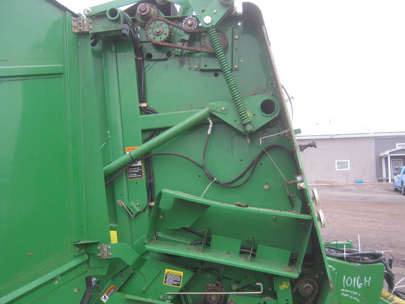 Hay Equipment  John Deere 582 SS Round Baler Photo